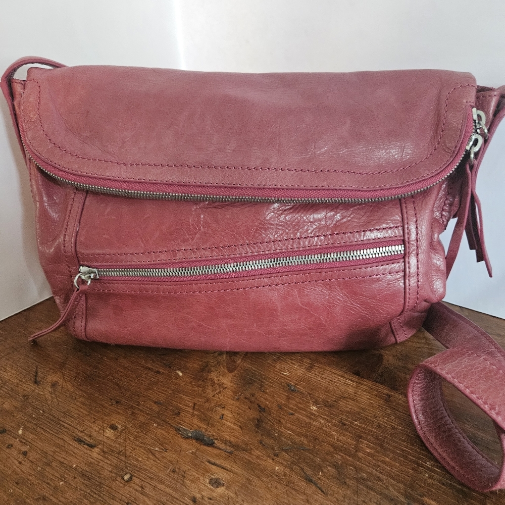 Hobo International Zipper Flat Crossbody Bag Muted Reddish-Pink Leather